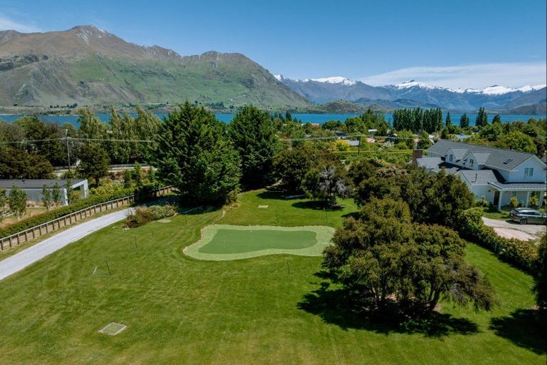 Photo of property in 255 Beacon Point Road, Wanaka, 9305