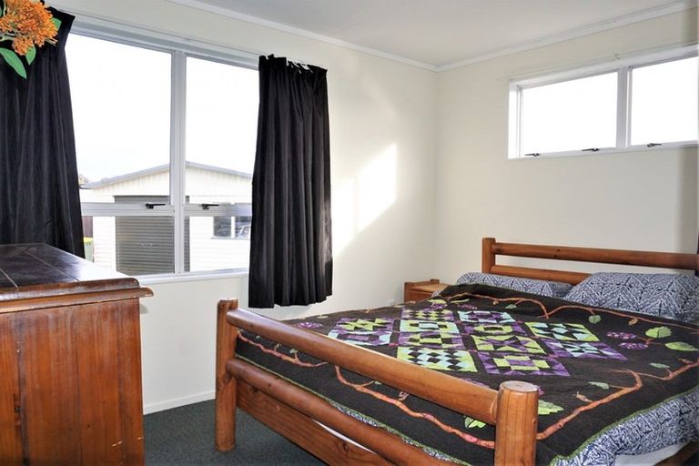 Photo of property in 6 Ryder Crescent, Levin, 5510