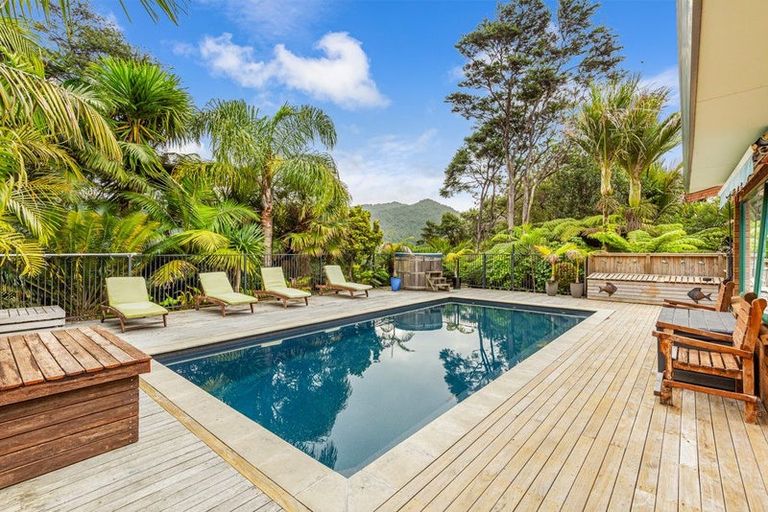 Photo of property in 1075 Huia Road, Huia, Auckland, 0604