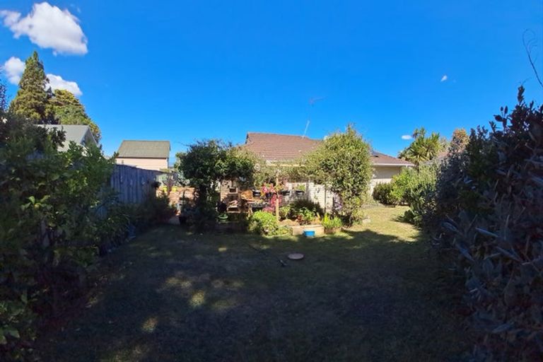 Photo of property in 1/7 Dalkeith Place, Opaheke, Papakura, 2113