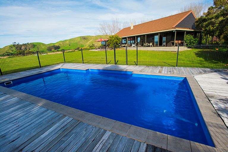 Photo of property in 52 Saddler Road, Muriwai, Gisborne, 4072