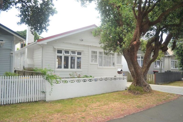 Photo of property in 84 The Parade, Island Bay, Wellington, 6023