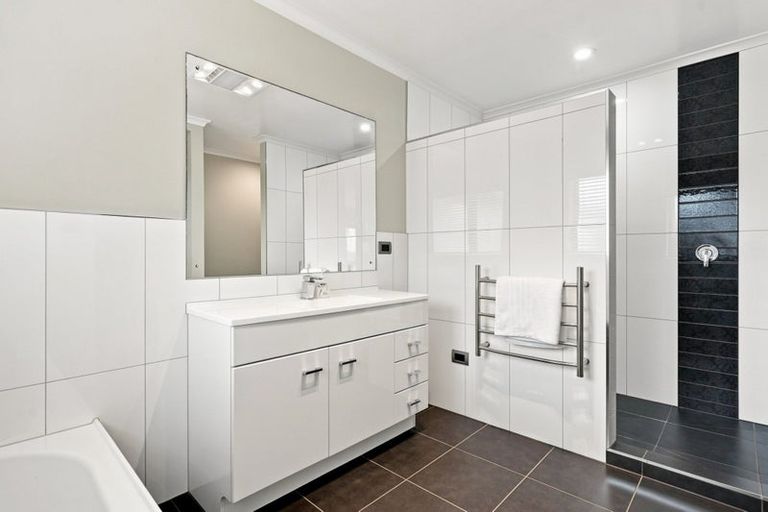 Photo of property in 2 Flavell Drive, Orewa, 0931