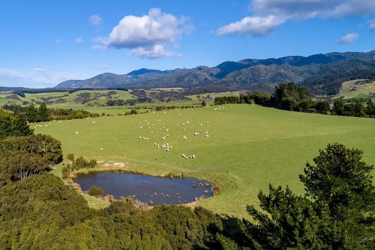 Photo of property in 2943a Western Lake Road, Western Lake, Featherston, 5773