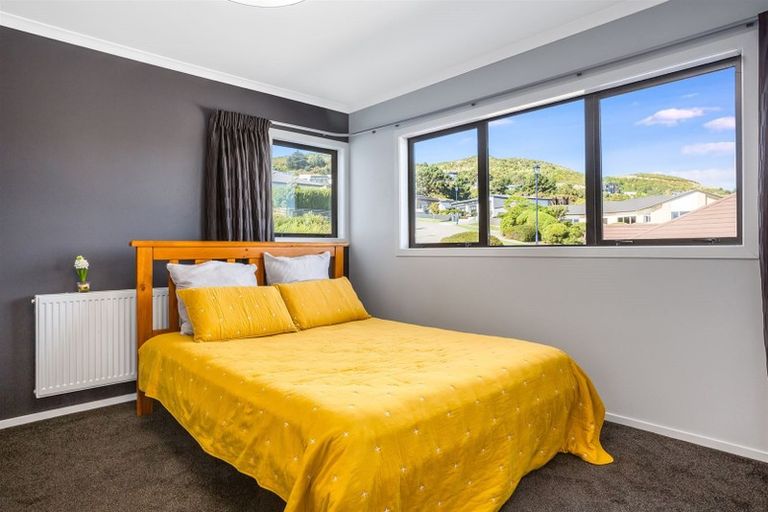 Photo of property in 4 The Fjord, Aotea, Porirua, 5024