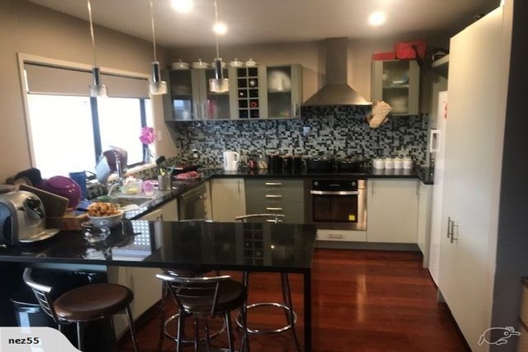 Photo of property in 9 Gwenand Place, Botany Downs, Auckland, 2010