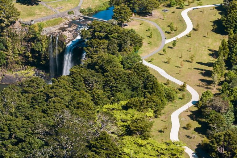 Photo of property in 15 Crepe Myrtle Street, Glenbervie, 0173