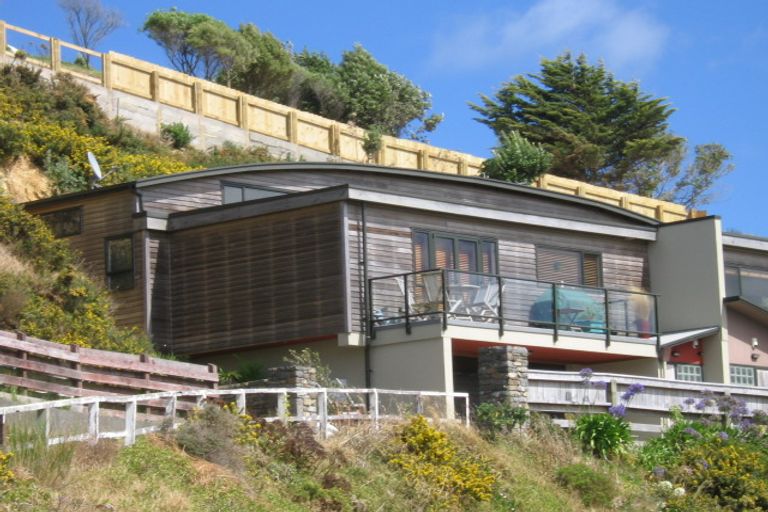 Photo of property in 2a Southern Cross Crescent, Island Bay, Wellington, 6023