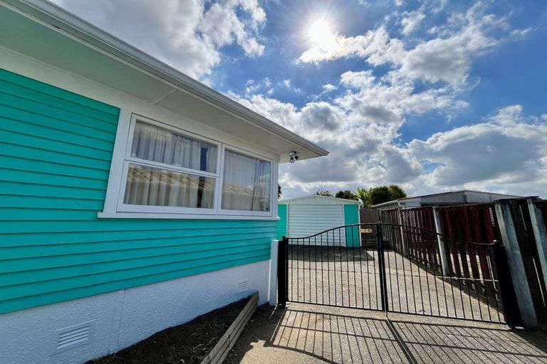 Photo of property in 20 Eddowes Street, Manurewa, Auckland, 2102
