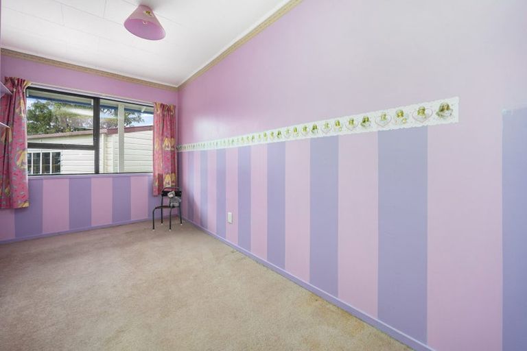 Photo of property in 39 Redlands Grove, Swanson, Auckland, 0612