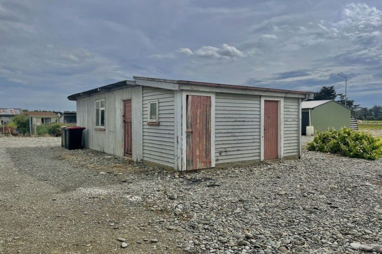 Photo of property in 50 Seaward Road, Edendale, 9825