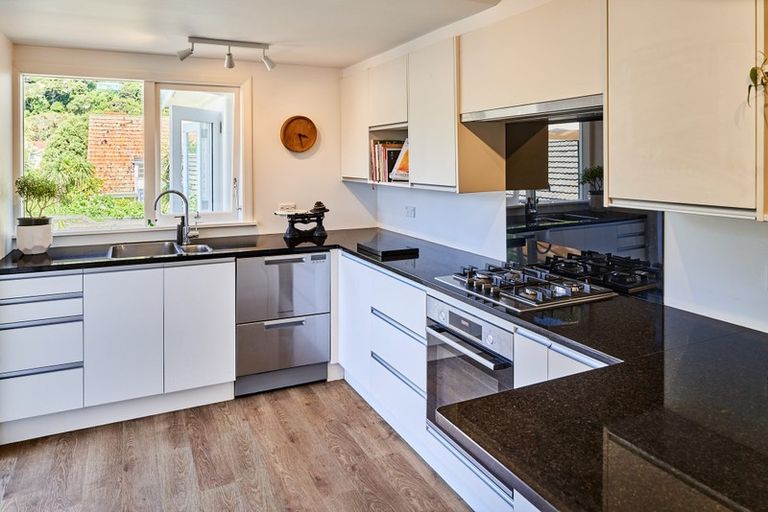 Photo of property in 53 Pukatea Street, Eastbourne, Lower Hutt, 5013