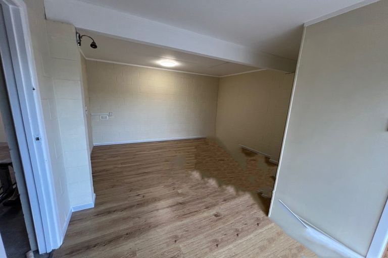 Photo of property in 73 Totaravale Drive, Totara Vale, Auckland, 0629