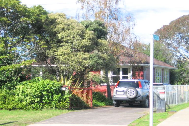 Photo of property in Carwyn Place, 2/352a Swanson Road, Ranui, Auckland, 0612