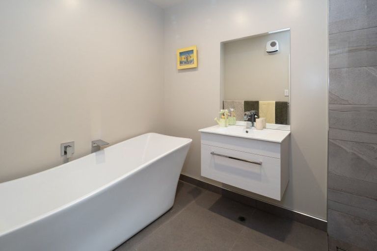 Photo of property in 128 Johnstone Street, Tinwald, Ashburton, 7774