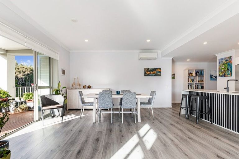 Photo of property in 42 Eaves Bush Parade, Orewa, 0931