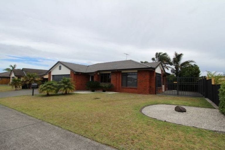 Photo of property in 38 Sandwick Drive, Weymouth, Auckland, 2103