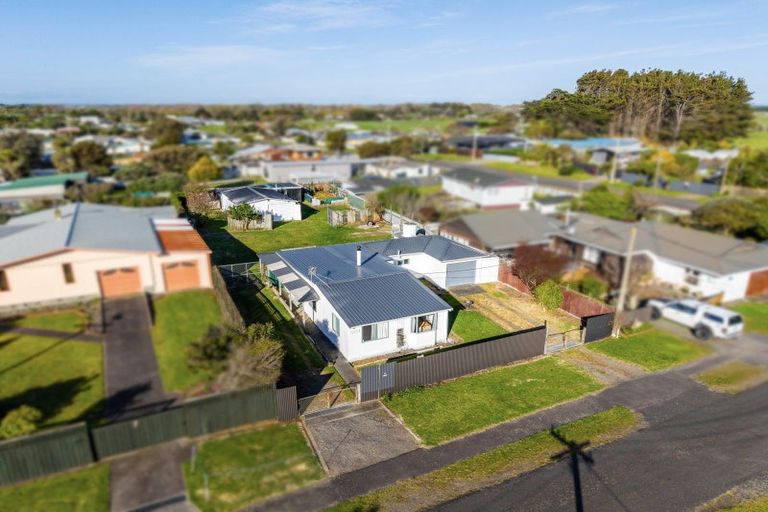 Photo of property in 9 Koura Street, Tangimoana, 4822