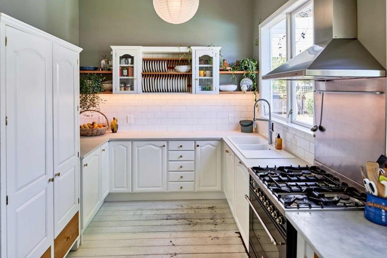 Photo of property in 15 Konini Street, Eastbourne, Lower Hutt, 5013