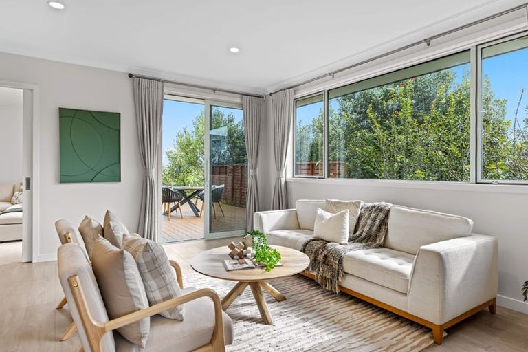 Photo of property in 11 Ian Gordon Lane, Orewa, 0931