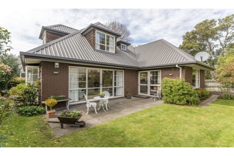 Photo of property in 70a Straven Road, Fendalton, Christchurch, 8014