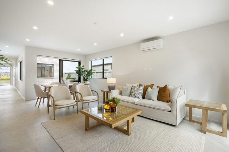 Photo of property in 55 Parkmore Drive, Rosehill, Papakura, 2113