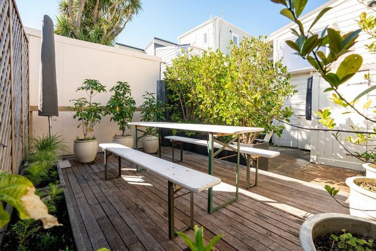 Photo of property in 99 Pirie Street, Mount Victoria, Wellington, 6011