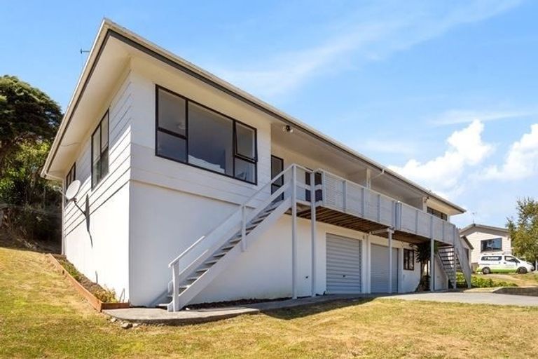 Photo of property in 49a Albatross Close, Whitby, Porirua, 5024