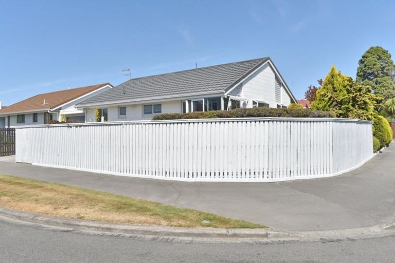 Photo of property in 22 Prestons Road, Redwood, Christchurch, 8051