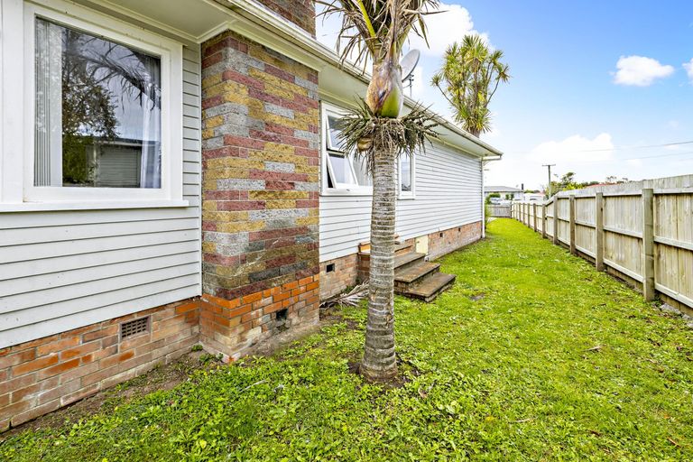 Photo of property in 11 Surrey Street, Manurewa, Auckland, 2102