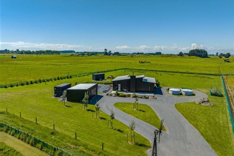 Photo of property in 858d Rangiotu Road, Rangiotu, Palmerston North, 4477