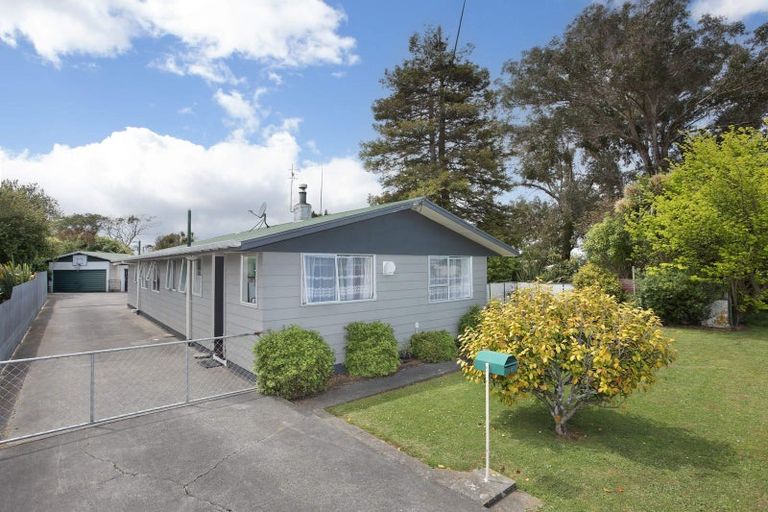 Photo of property in 19 Alexandra Street, Marton, 4710