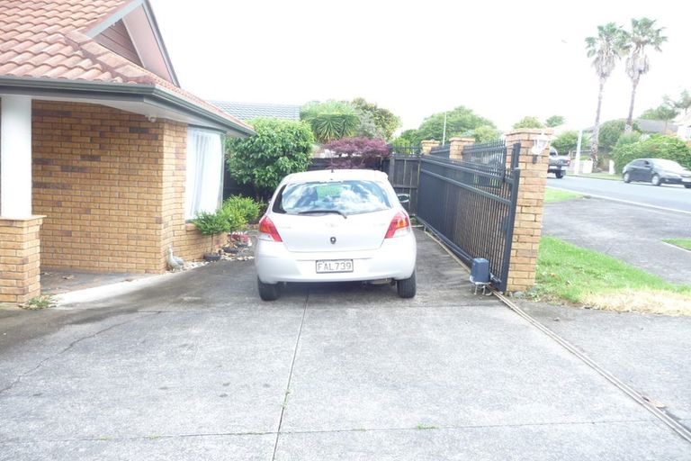 Photo of property in 1/55 Whitford Road, Botany Downs, Auckland, 2014