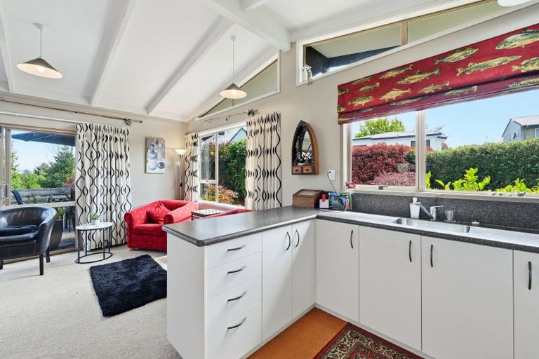 Photo of property in 22 Angela Place, Kinloch, Taupo, 3377