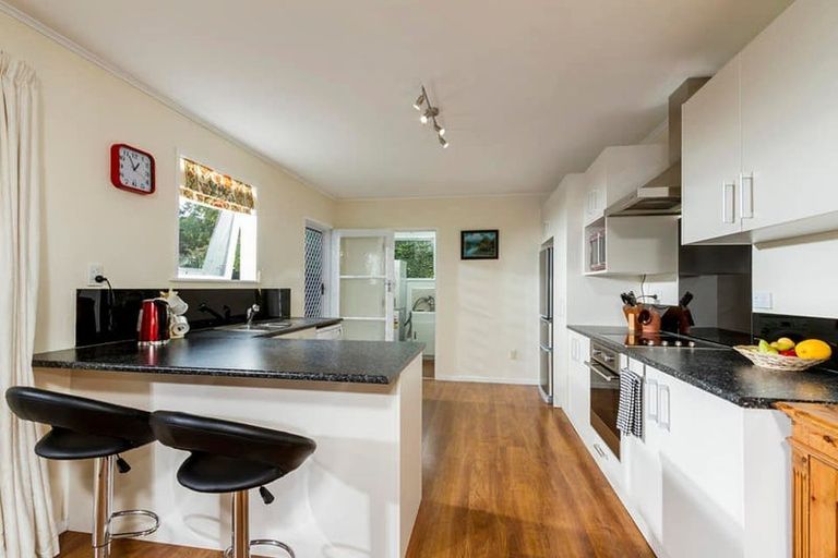 Photo of property in 13 Mawson Avenue, Torbay, Auckland, 0630