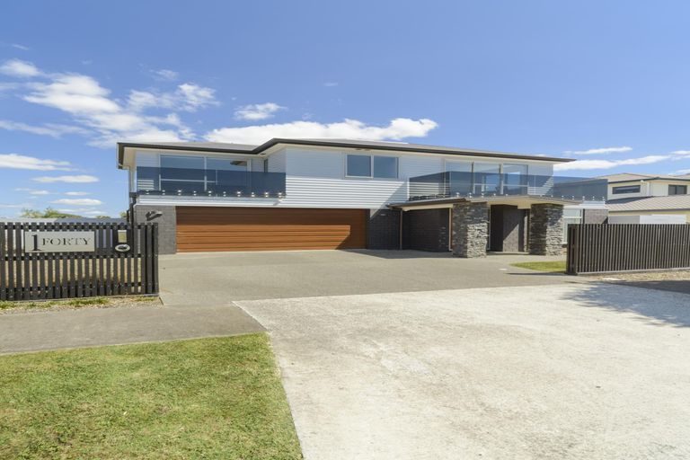 Photo of property in 140 Ruapehu Drive, Fitzherbert, Palmerston North, 4410