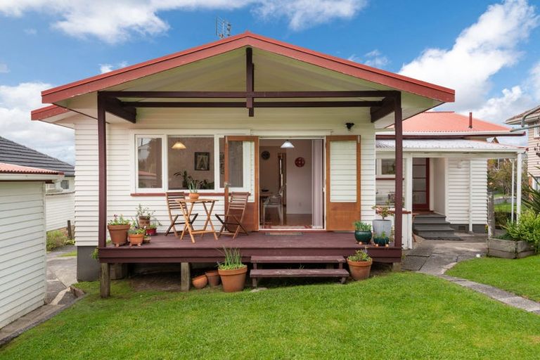 Photo of property in 10 Japonica Drive, Beach Haven, Auckland, 0626