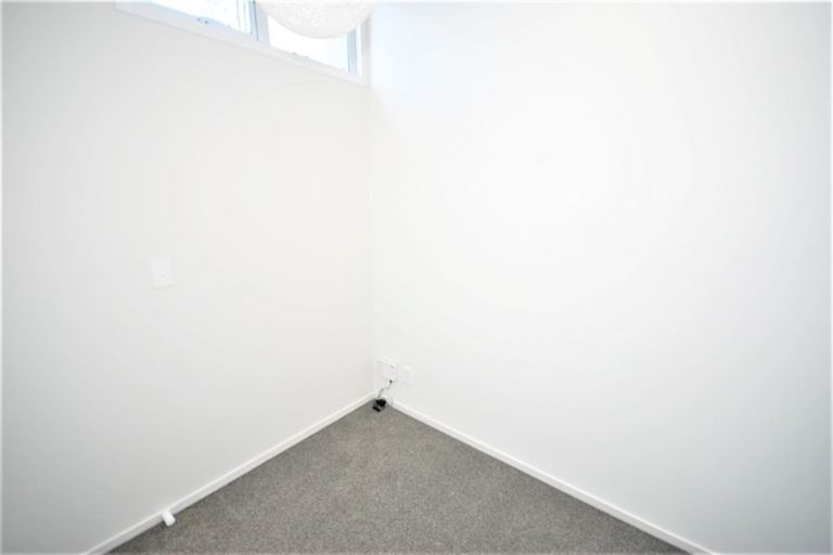 Photo of property in 2/64 Exmouth Road, Northcote, Auckland, 0627