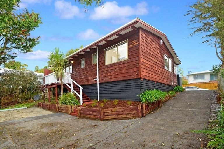 Photo of property in 1/81 Fairclough Road, Beach Haven, Auckland, 0626