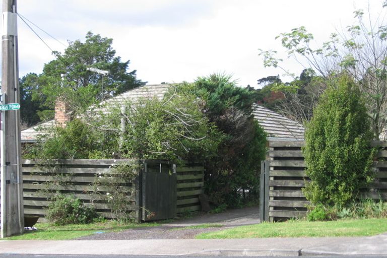 Photo of property in 162 Atkinson Road, Titirangi, Auckland, 0604