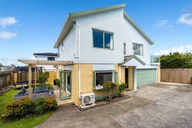 Photo of property in 33 Woodford Avenue, Henderson, Auckland, 0610