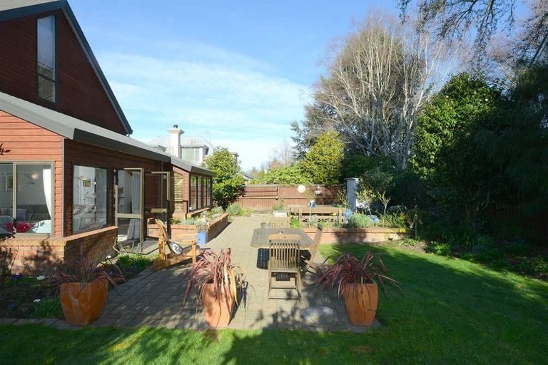 Photo of property in 27 Glenharrow Avenue, Avonhead, Christchurch, 8042