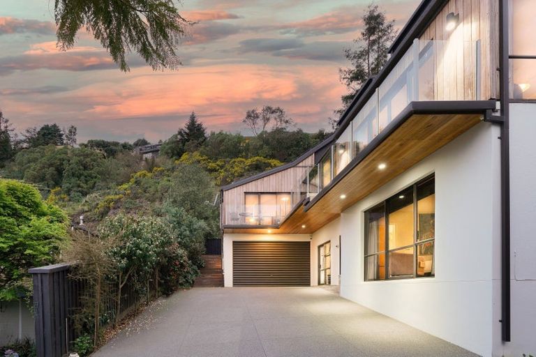 Photo of property in 2 Cannon Hill Crescent, Mount Pleasant, Christchurch, 8081