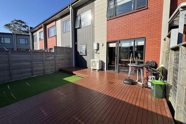 Photo of property in 48 Bordeaux Parade, Te Atatu South, Auckland, 0610