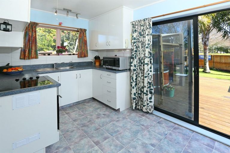 Photo of property in 2/3 Papatahi Place, Henderson, Auckland, 0610