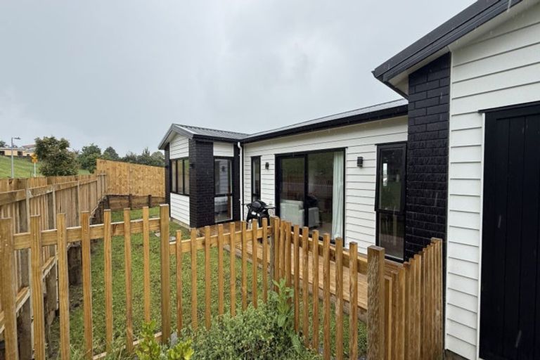 Photo of property in 6 Whenuateitei Crescent, Stanmore Bay, Whangaparaoa, 0932