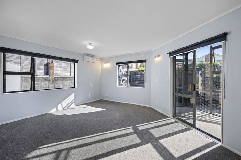 Photo of property in 14 Sandel Rise, Merrilands, New Plymouth, 4312