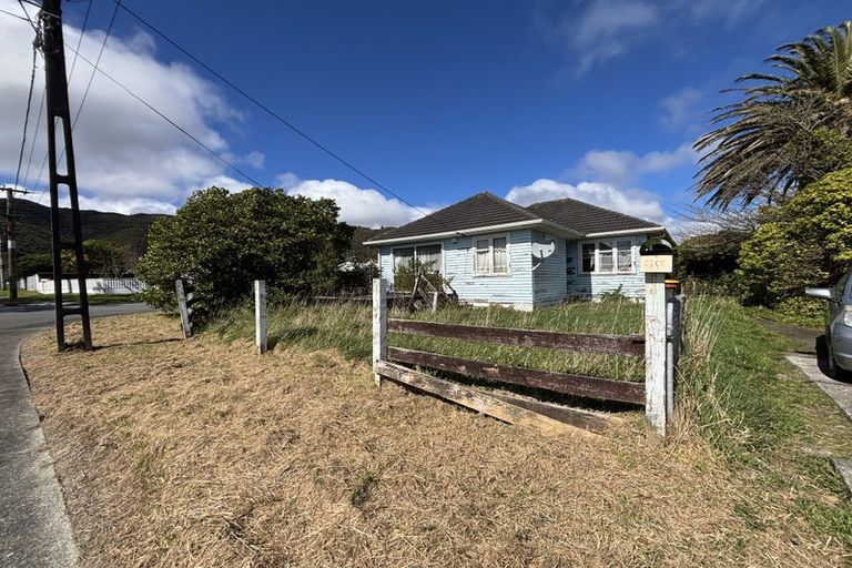 Photo of property in 19 Russell Road, Wainuiomata, Lower Hutt, 5014