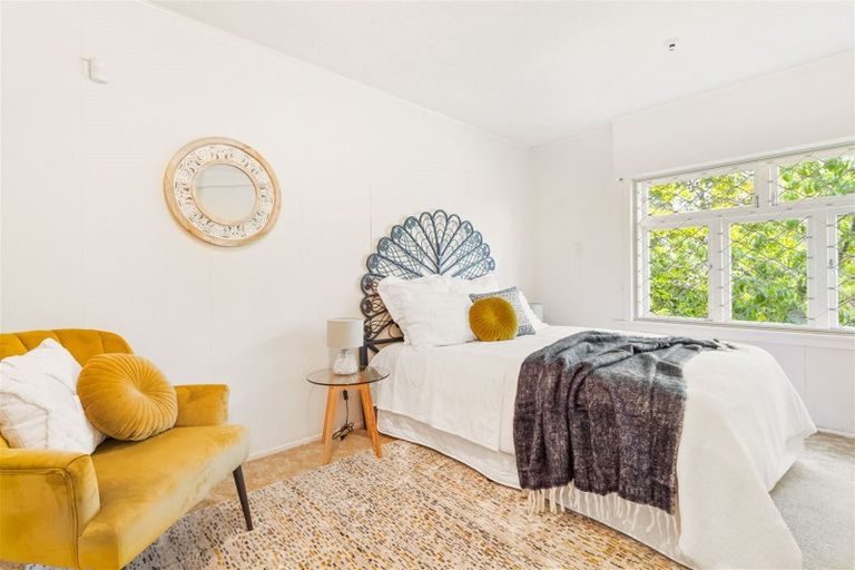 Photo of property in 28 Dawnhaven Drive, Te Atatu Peninsula, Auckland, 0610