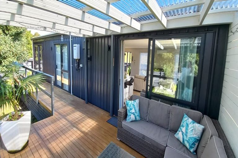 Photo of property in 2 Meenas Place, Cable Bay, 0420